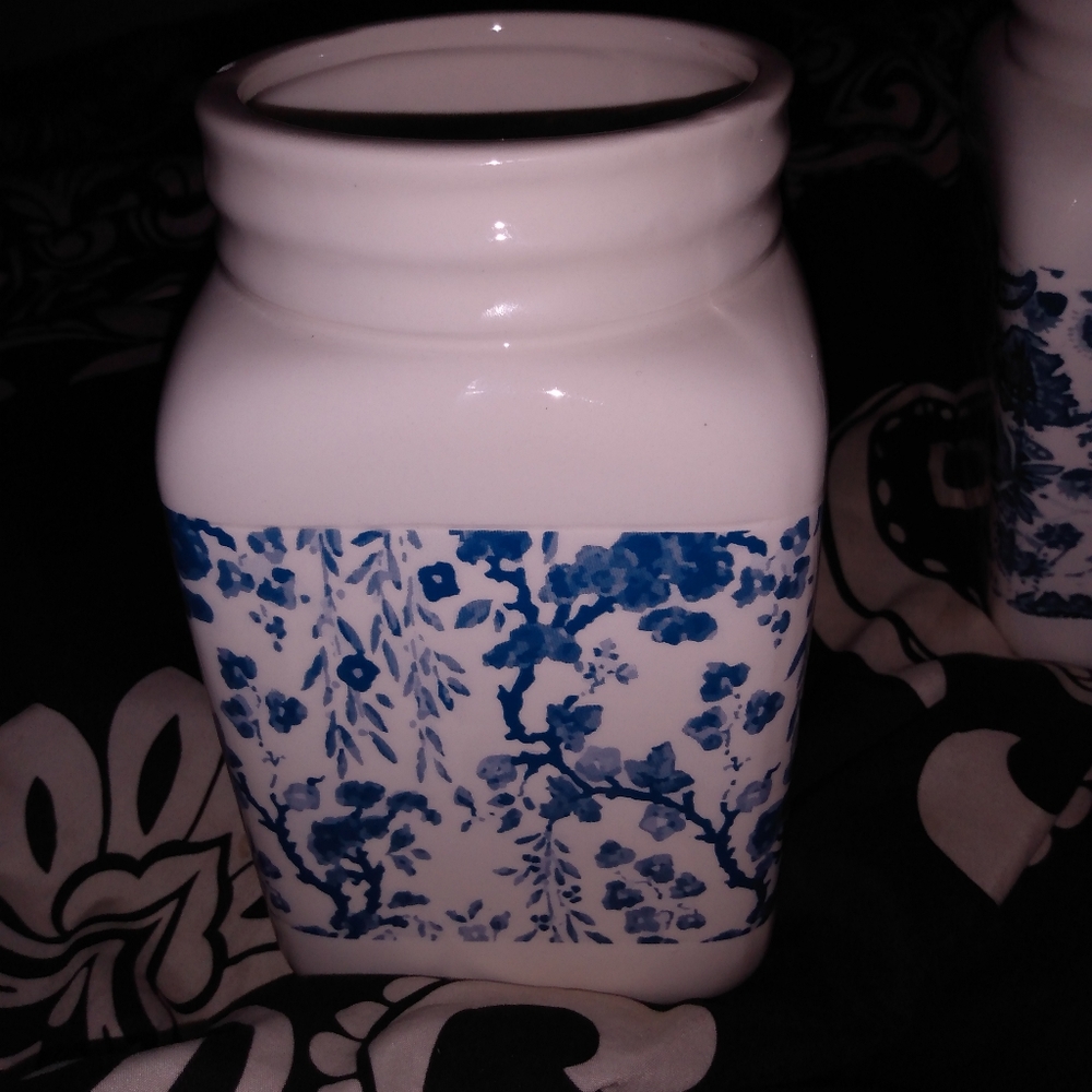 Canister